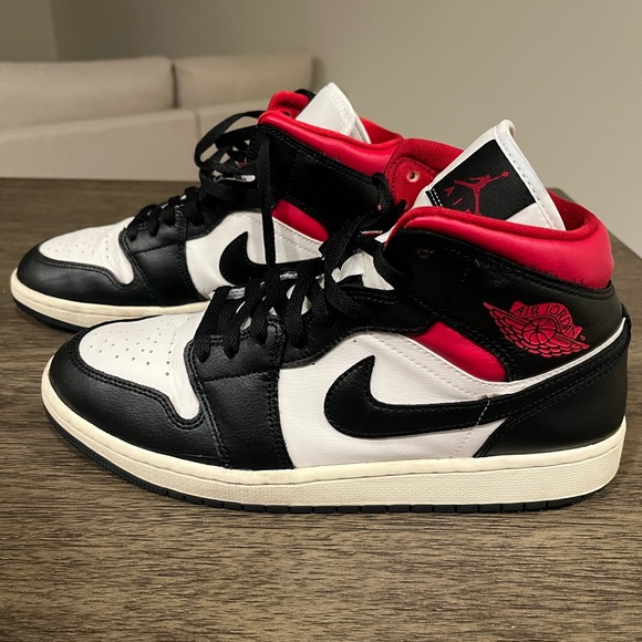 Jordan Shoes - Women’s Jordan 1 Mid Gum Red Panda